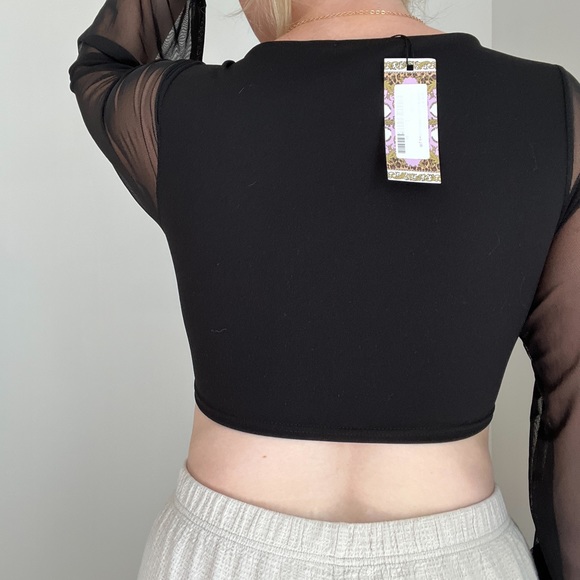 Boohoo Hook Closure Cropped Top NWT - Picture 2 of 4